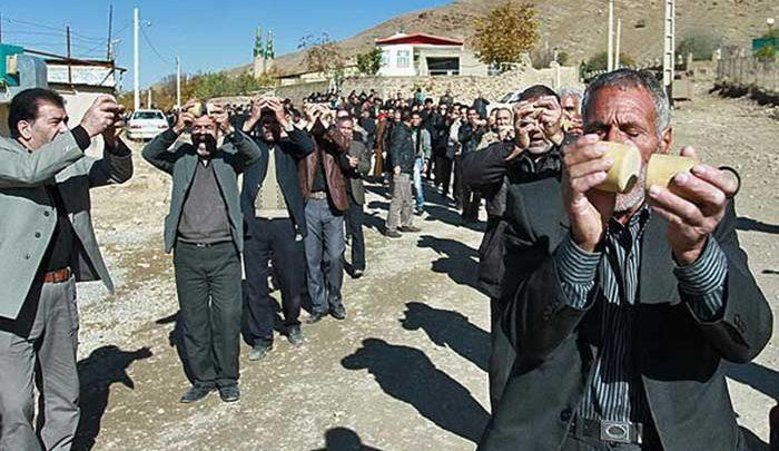 جغجغه زنی ؛ سمفونی حزن انگیز به جا مانده از صفویه در انجدان جغجغه زنی ؛ سمفونی حزن انگیز به جا مانده از صفویه در انجدان اراک، تصاویر