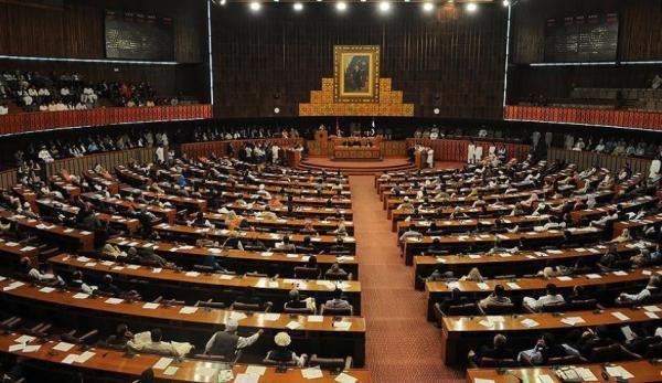 جلسه سلب رأی اعتماد از نخست وزیر پاکستان به تعویق افتاد