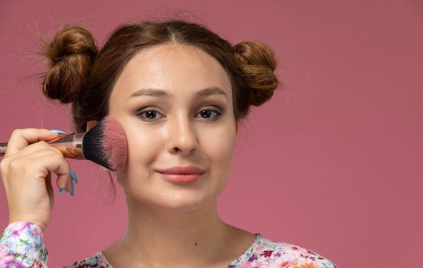 چگونه رژگونه متناسب با فرم صورت خود را انتخاب کنید؟ چگونه رژگونه متناسب با فرم صورت خود را انتخاب کنید؟