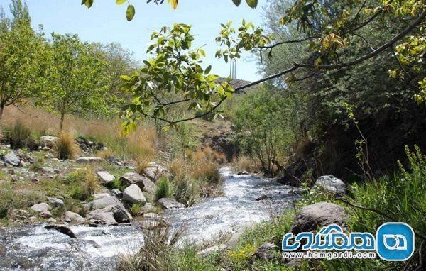 رودخانه چشمه عروس یکی از جاذبه های طبیعی استان کرمان است رودخانه چشمه عروس یکی از جاذبه های طبیعی استان کرمان است