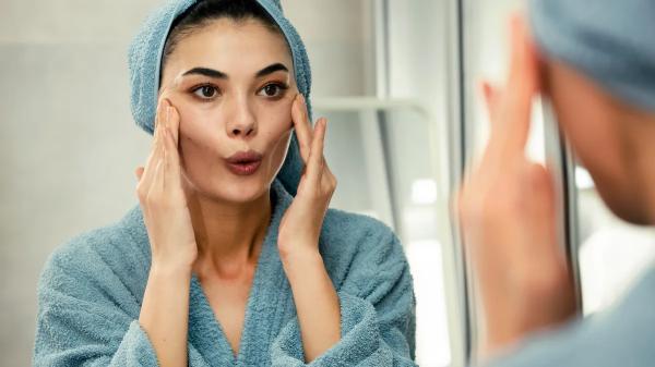 یوگای صورت جدیدترین روند ضد پیری داغ شده در تیک تاک است، یوگای صورت جدیدترین روند ضد پیری داغ شده در تیک تاک است، اما آیا واقعاً این روش عملکردی هم دارد؟