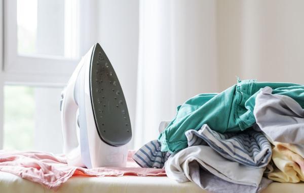 9 روش از بین بردن چین و چروک لباس بدون اتو 9 روش از بین بردن چین و چروک لباس بدون اتو