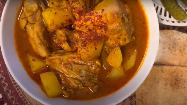 طرز تهیه خورشت مرغ و سیب زمینی رستورانی مخصوص