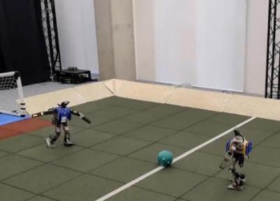ببینید، ربات های انسان نمای گوگل در زمین چمن، فوتبال بازی می کنند